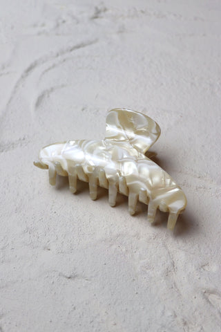 Onyx Cream Claw Hair Clip