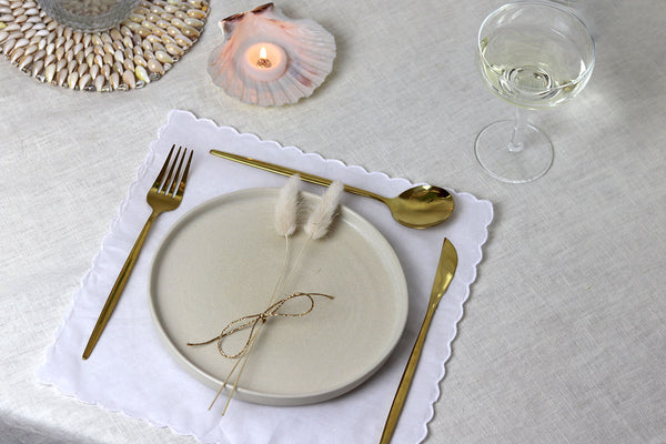 White Scallop Edge Placemats Napkins Set of 4 - Sun and Day Shop