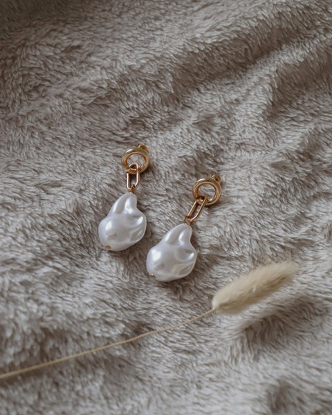 Gold Chain Irregular Pearl Earrings