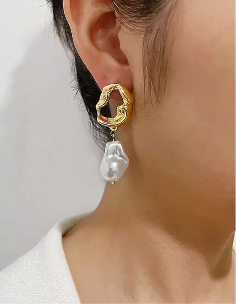 Vintage Gold Pearl Drop Earrings